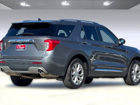 Used 2023 Ford Explorer Limited image 3