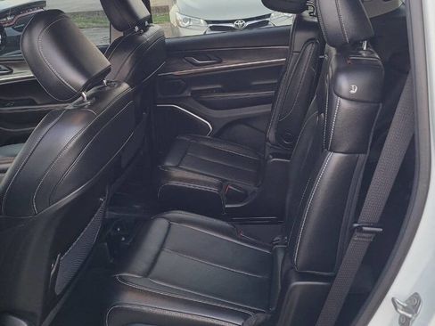 Used 2023 Jeep Grand Cherokee L Limited w/ Black Appearance Package image 10