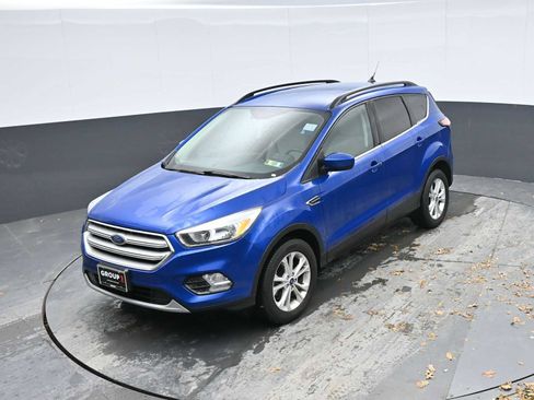 Used 2018 Ford Escape SE w/ SE Sync 3 Package image 16