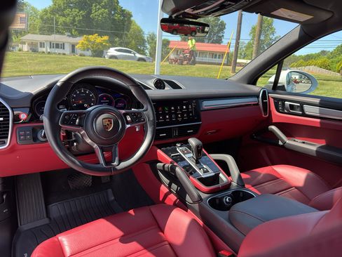 Used 2022 Porsche Cayenne Platinum Edition image 26