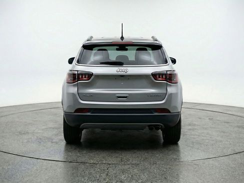 Used 2025 Jeep Compass Limited image 7