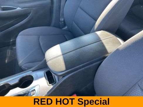 Used 2023 Chevrolet Malibu LT FWD image 32