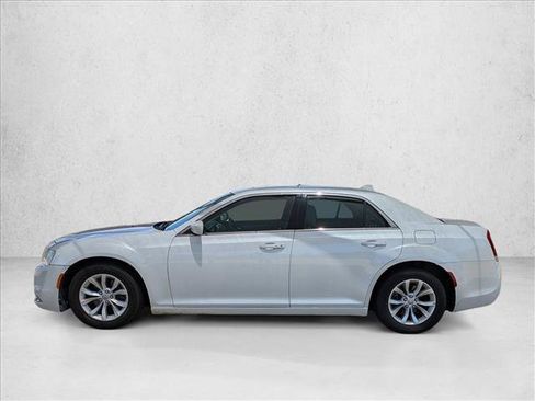 Used 2015 Chrysler 300 Limited RWD image 8
