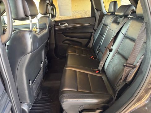 Used 2019 Jeep Grand Cherokee Limited image 19