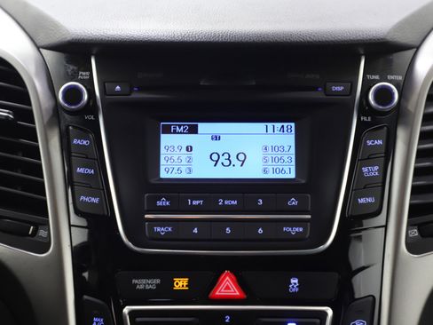 Used 2017 Hyundai Elantra GT image 17