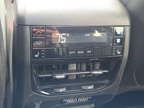 Used 2023 Jeep Grand Cherokee L Limited AWD/4WD image 19