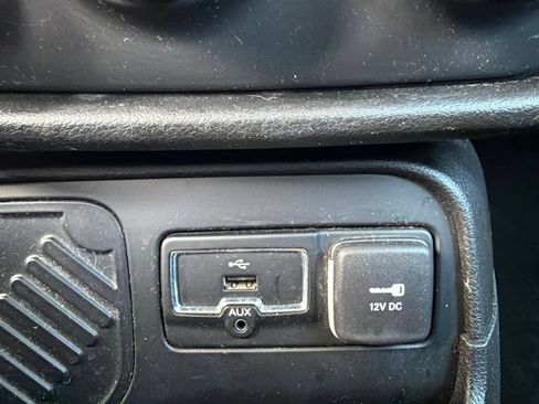 Used 2015 Jeep Renegade Sport w/ Power & Air Group FWD image 19