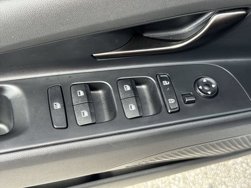 Used 2025 Hyundai Elantra SEL FWD image 15