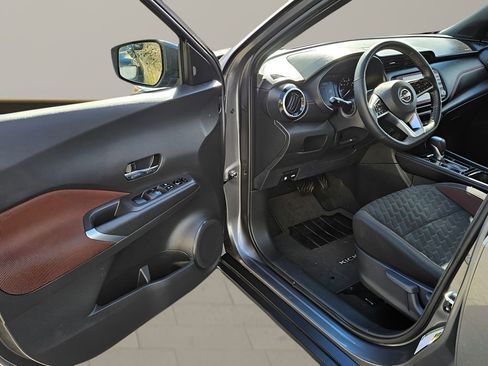 Used 2022 Nissan Kicks SR FWD image 16