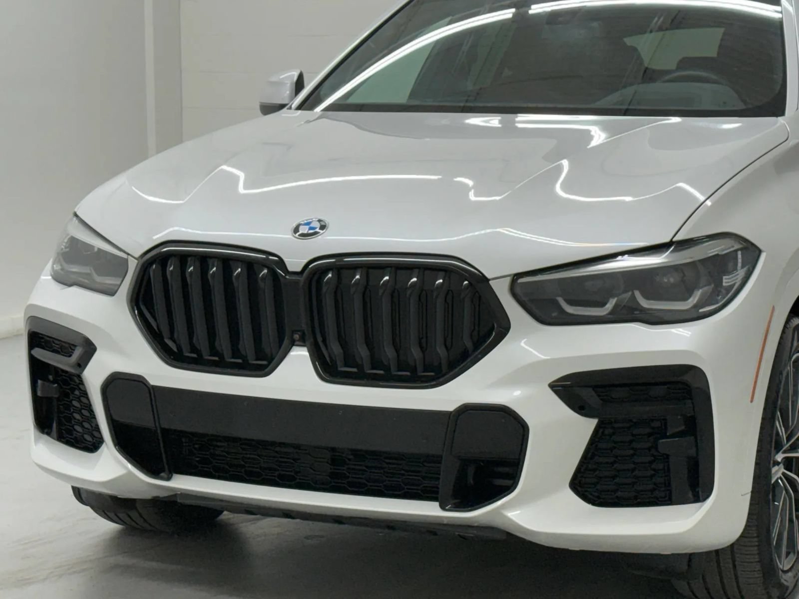 Used 2023 BMW X6 xDrive40i w/ M Sport Package AWD/4WD image 42
