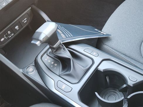 New 2025 Kia K4 LXS image 18