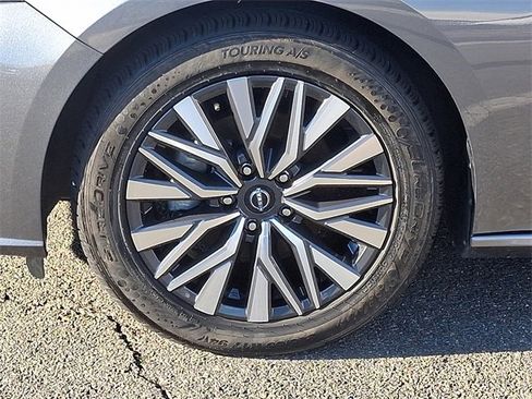 Used 2024 Nissan Altima 2.5 SV image 8