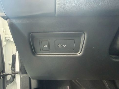 Used 2019 Land Rover Range Rover Sport SE image 16