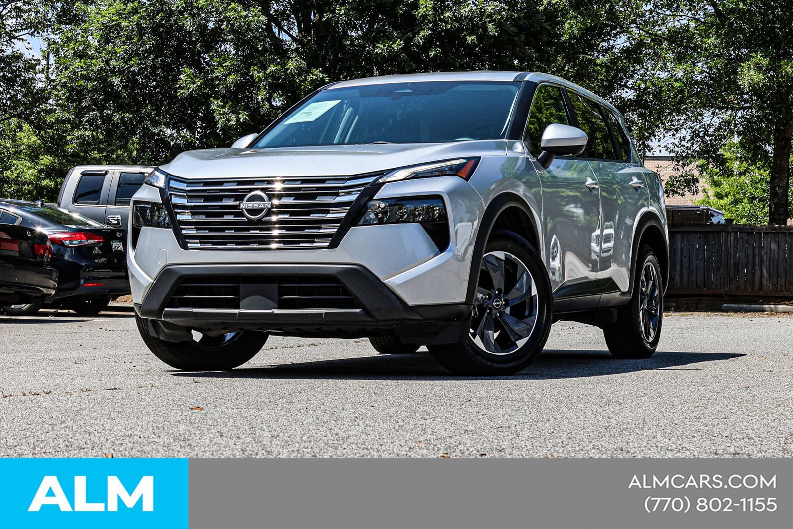 Used 2024 Nissan Rogue SV FWD image 2