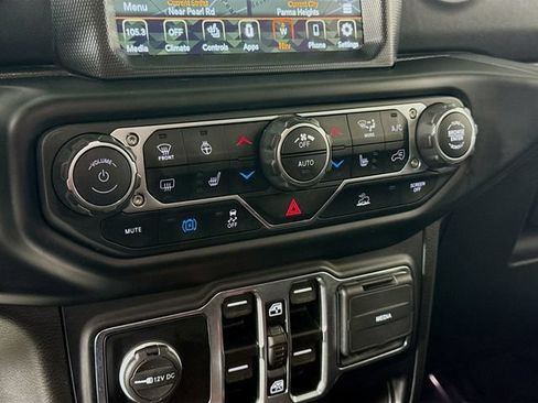 Used 2021 Jeep Wrangler Unlimited Sahara w/ Cold Weather Group AWD/4WD image 16
