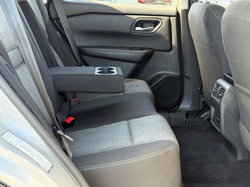 Used 2024 Nissan Rogue SV image 10