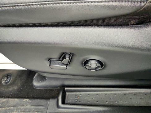 Used 2024 Chrysler Pacifica Limited FWD image 11