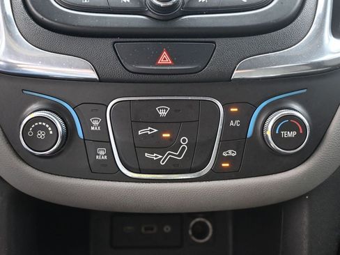 Used 2020 Chevrolet Equinox LS image 10