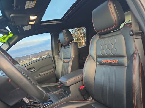 Used 2023 Nissan Frontier PRO-4X w/ Pro-4X Premium Package image 12