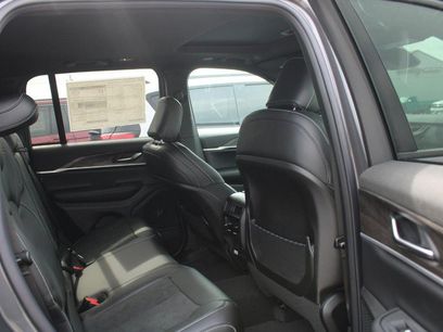 New 2026 Jeep Grand Cherokee Altitude