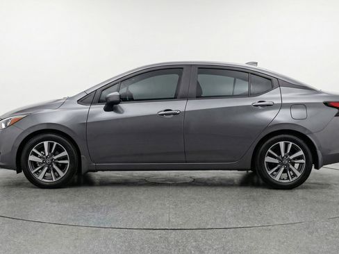 Used 2025 Nissan Versa SV image 4