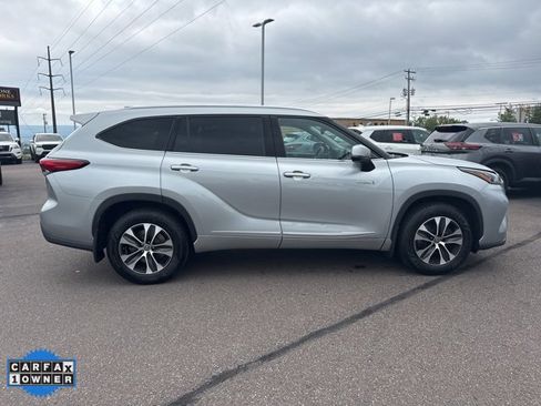 Used 2020 Toyota Highlander XLE image 4