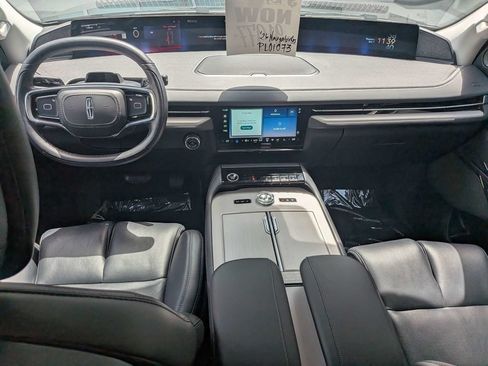 Certified 2026 Lincoln Navigator Reserve AWD/4WD image 17