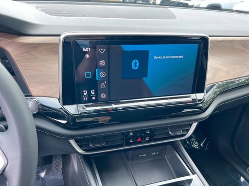 Used 2024 Volkswagen Atlas SE image 18