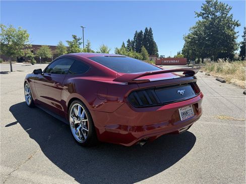 Used 2016 Ford Mustang Coupe RWD image 3