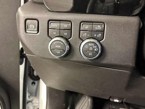 New 2026 GMC Sierra 1500 SLT w/ SLT Convenience Package AWD/4WD image 32