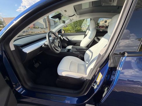 Used 2021 Tesla Model Y Long Range AWD/4WD image 8