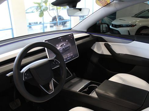 Used 2026 Tesla Model Y Long Range image 16