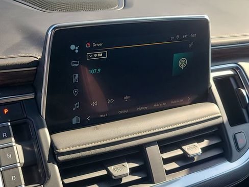 Used 2024 Chevrolet Suburban Premier image 33