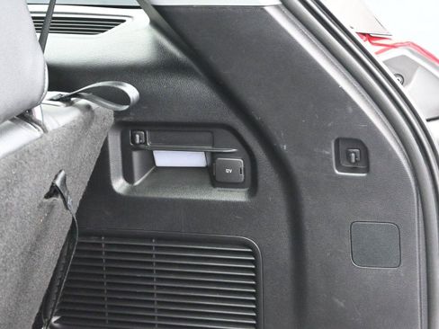 Used 2020 Ford Explorer XLT w/ Equipment Group 202A image 11