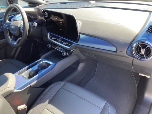 New 2026 Chevrolet Equinox EV LT image 28