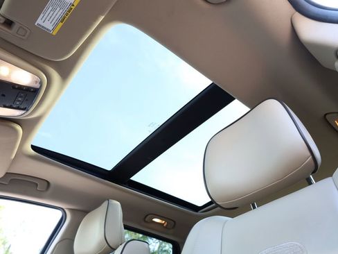 Used 2014 Jeep Grand Cherokee Overland AWD/4WD image 9