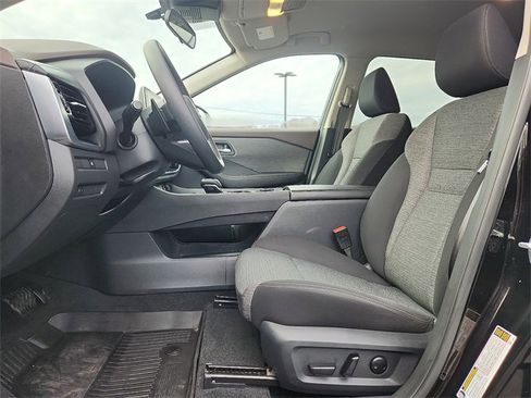 Used 2022 Nissan Rogue SV image 13