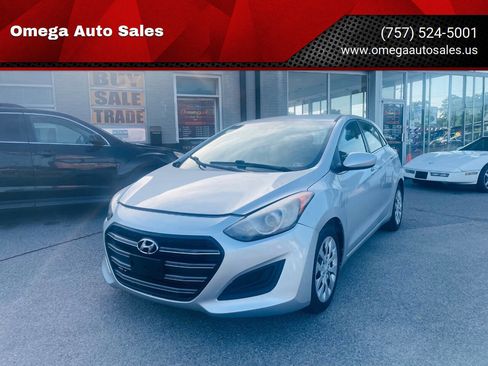 Used 2017 Hyundai Elantra GT image 1
