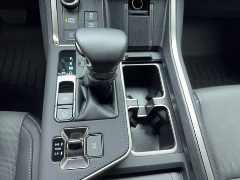 Used 2025 Lexus GX 550 w/ Accessory Package (Z1) image 37