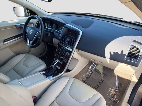 Used 2015 Volvo XC60 T5 Platinum image 15