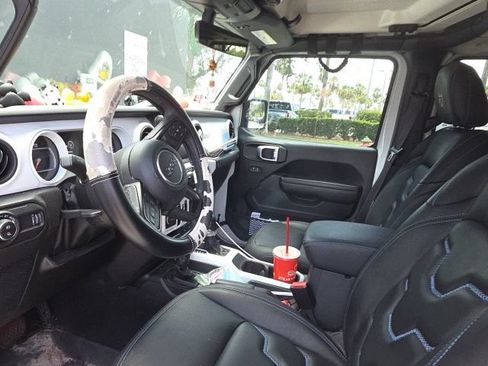Used 2023 Jeep Gladiator Sport AWD/4WD image 5