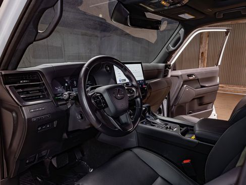 Used 2024 Lexus GX 550 AWD/4WD image 13