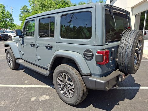 New 2026 Jeep Wrangler Unlimited Sahara AWD/4WD image 4