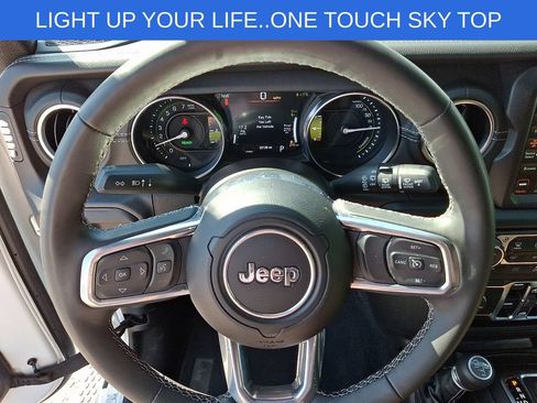 Used 2023 Jeep Wrangler Unlimited Sahara w/ Cold Weather Group AWD/4WD image 18