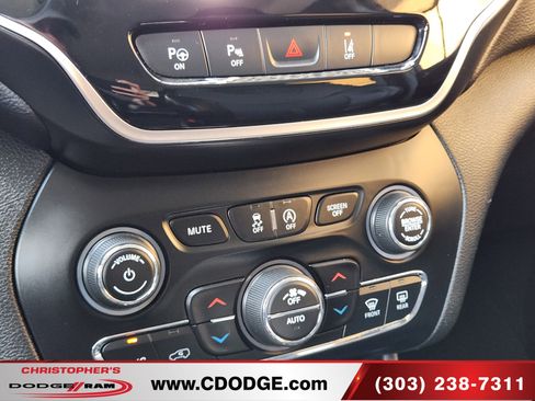 Used 2019 Jeep Cherokee Limited w/ Technology Group FWD image 13