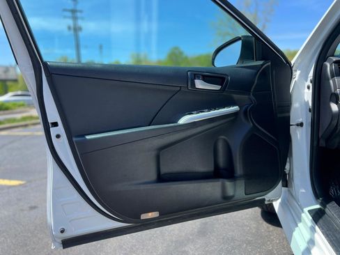 Used 2013 Toyota Camry SE FWD image 13