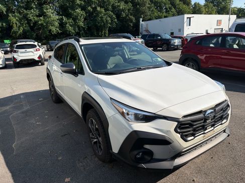 Used 2024 Subaru Crosstrek 2.0i Premium AWD/4WD image 2