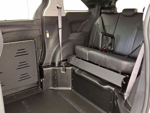 Used 2025 Toyota Sienna XSE w/ XSE Plus Package FWD image 23