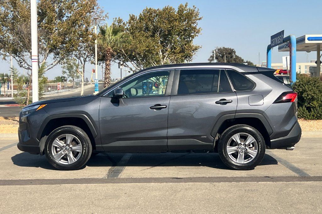 Certified 2025 Toyota RAV4 XLE AWD/4WD image 9