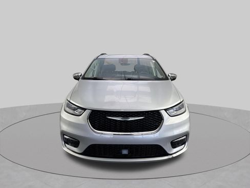 Used 2023 Chrysler Pacifica Limited FWD image 26
